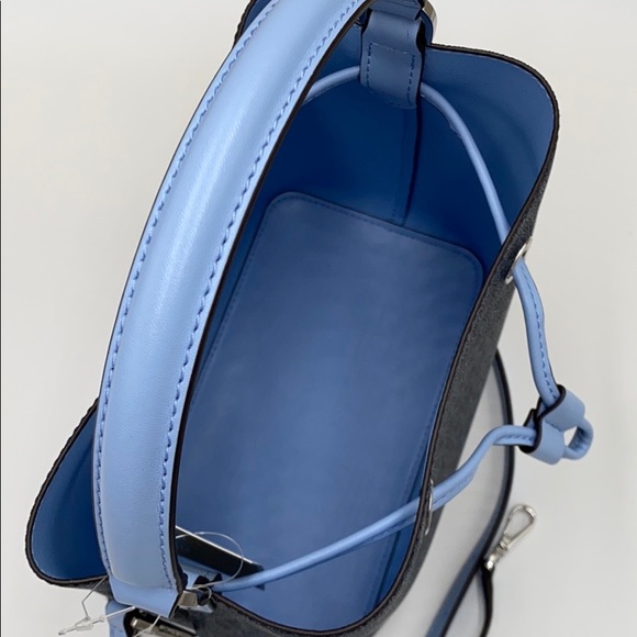 MICHAEL KORS SURI MEDIUM BUCKET MESSENGER LT SKY - Picture 11 of 15